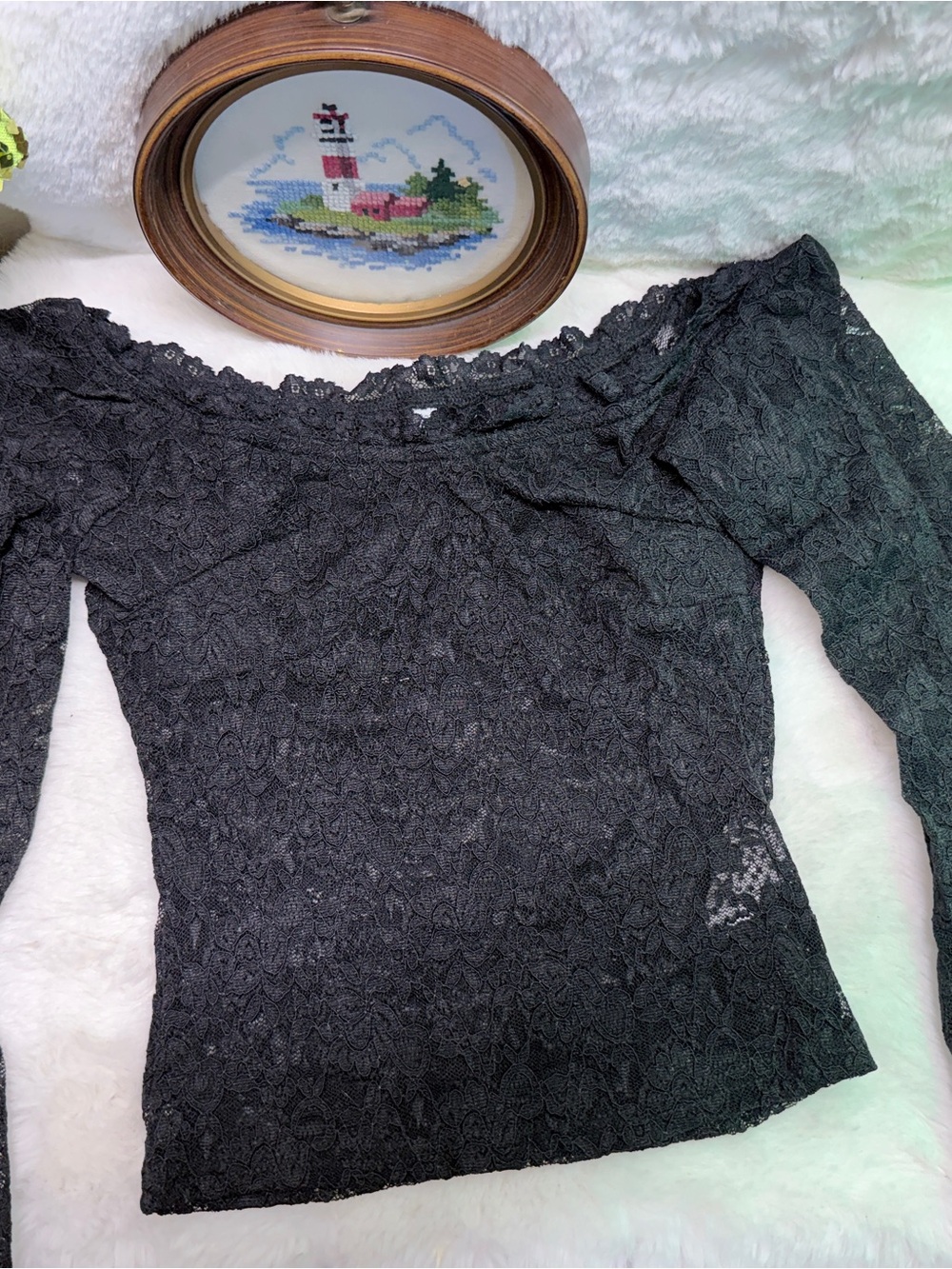 Black Lace Off-Shoulder Long Sleeve Top 🌎